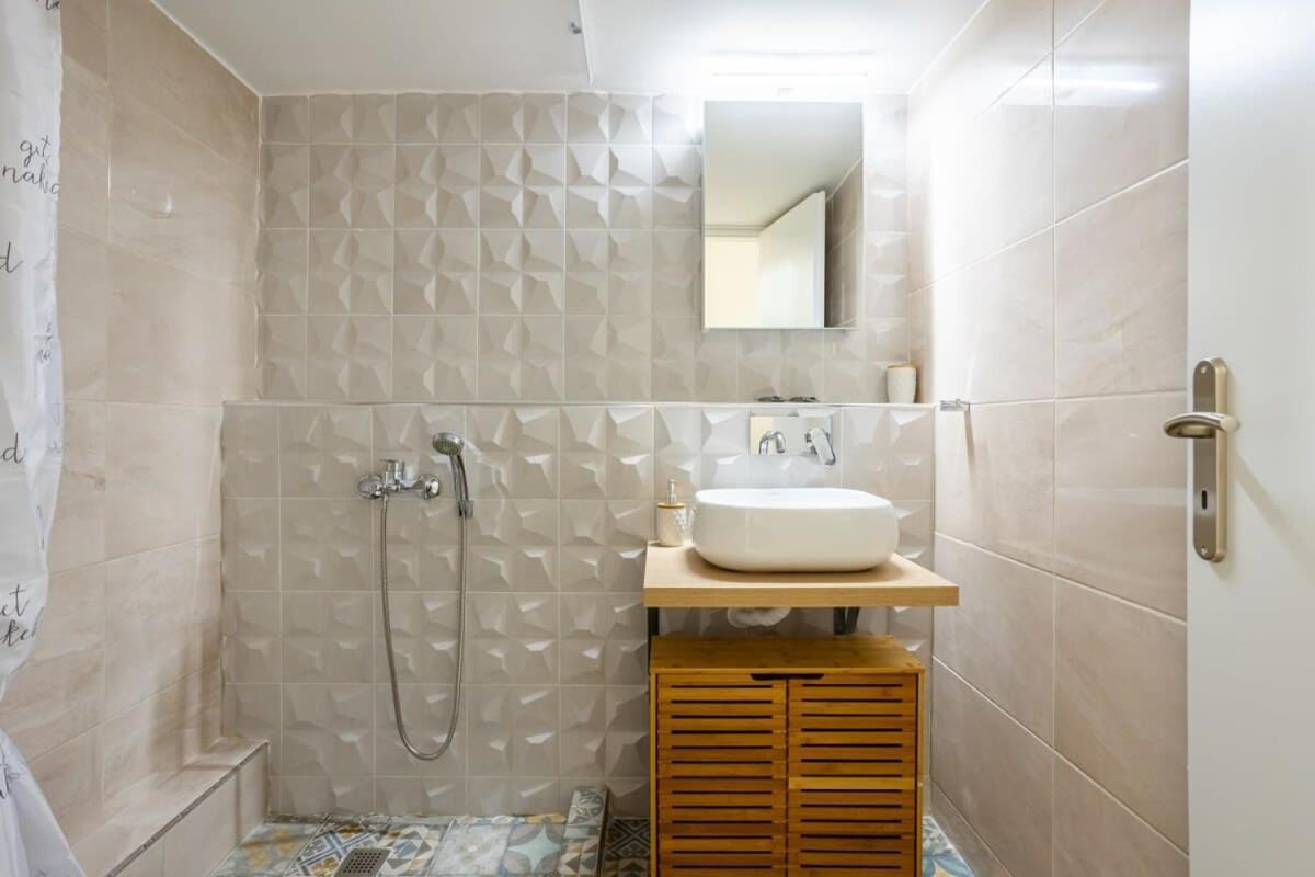 Escape To Kalamata's Old Your Urban Oasis Apartment *