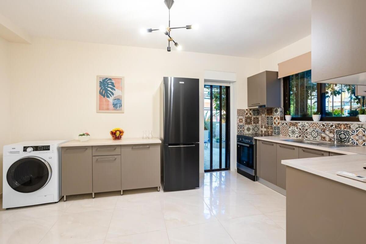 Escape To Kalamata's Old Your Urban Oasis Apartment