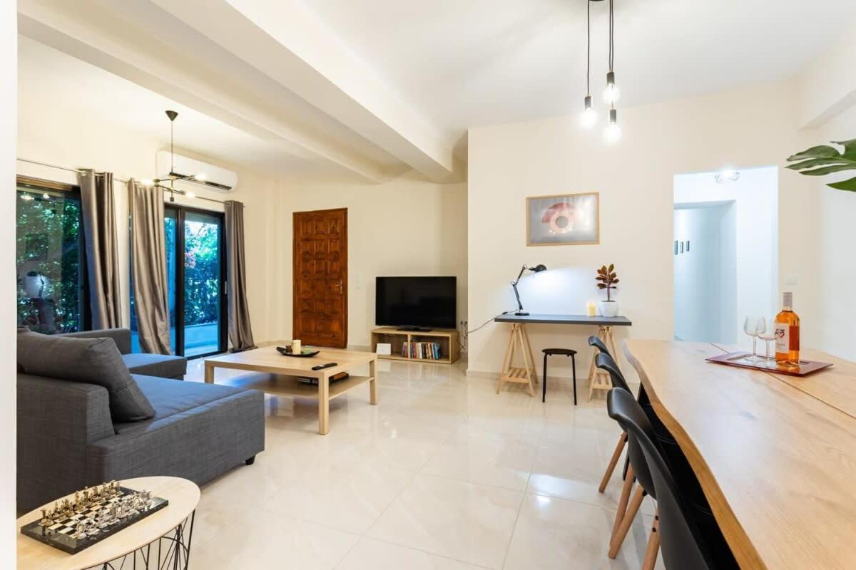 Escape To Kalamata's Old Your Urban Oasis Apartment